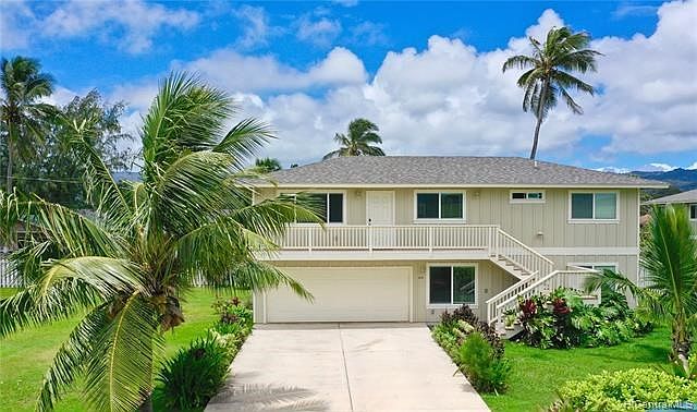 Beautifully manicured large 17,504 square foot yard.