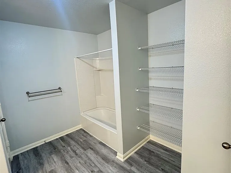 2050 Wilde Elm Dr — Photo 27