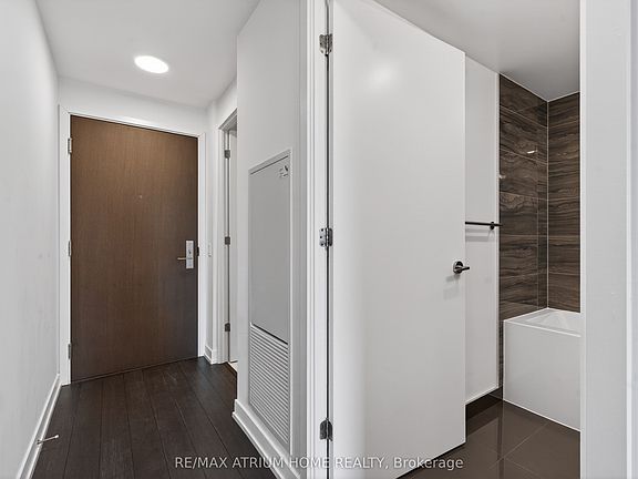 4th image of 39 Roehampton Ave #1804