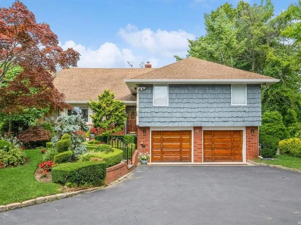 16 Hawthorne Lane, Lawrence, NY 11559