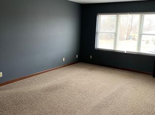 2022 Sycamore Rd #A, Dekalb, IL 60115