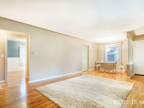 4th image of 2740 Charlesgate Ave SW