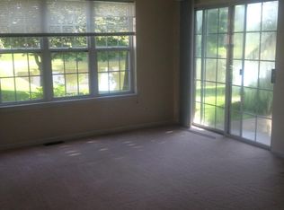 334 Crystal Ridge Dr, Crystal Lake, IL 60012