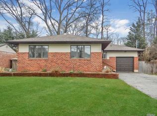 16 Satinwood Rd, Bayville, NY