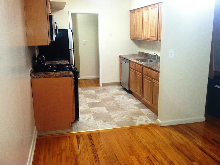 Pompton Hills — Photo 10