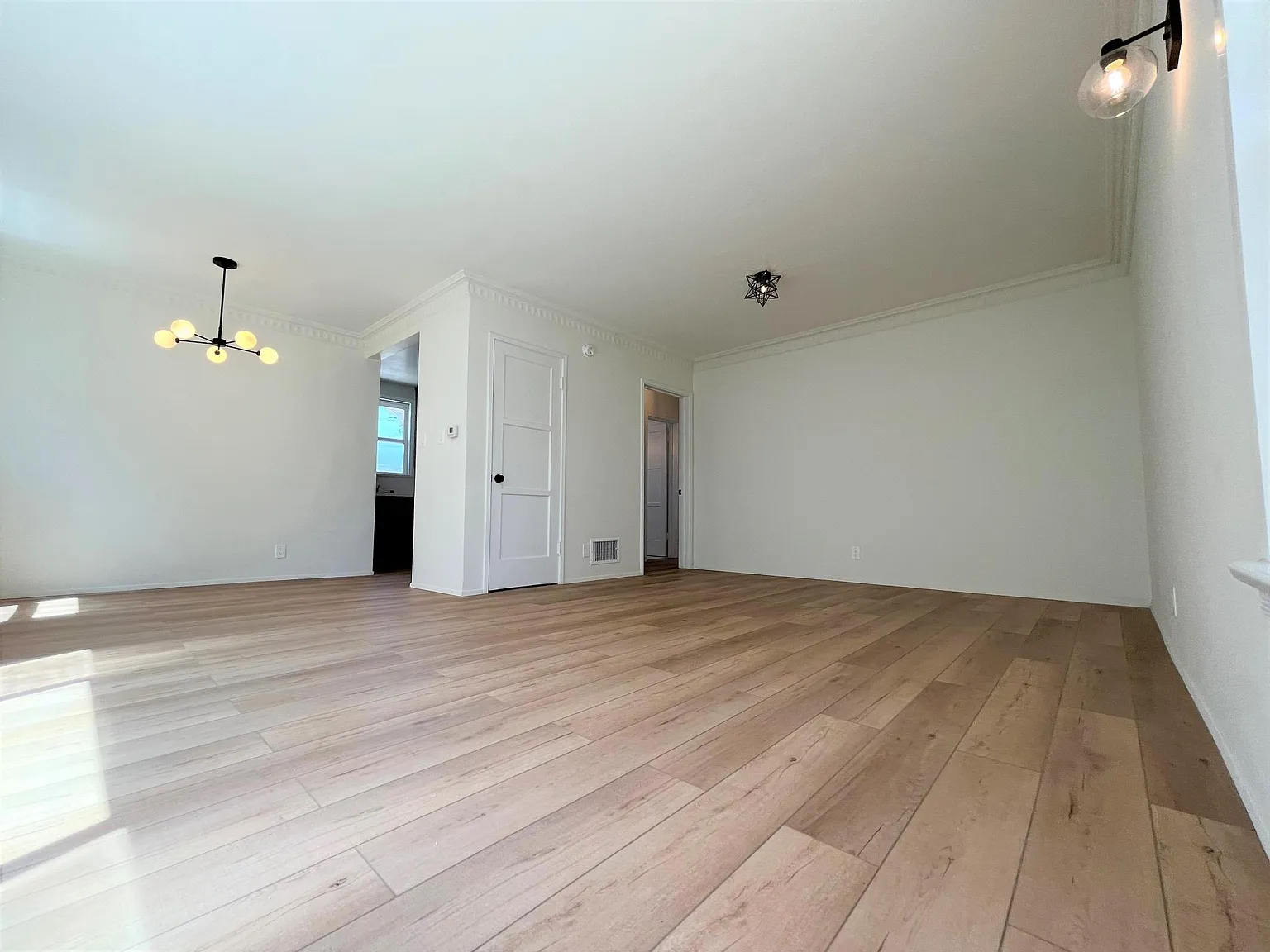 2 bed, 1000 sqft, $3,575 — Photo 3