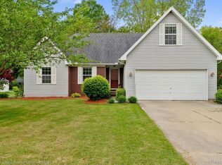 3665 Wooded Twigs Dr, Fort Gratiot, MI 48059