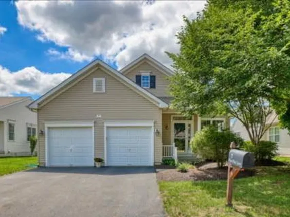 7 Blue Flax Ln, Langhorne, PA 19047