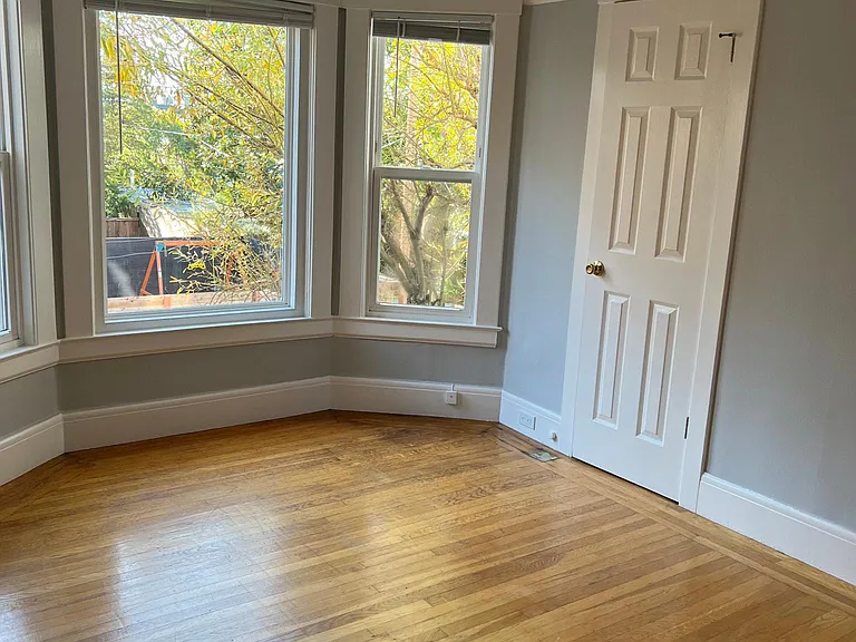 3725 California St #4 — Photo 8