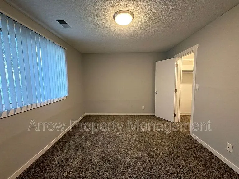 520 N 4th St #8 — Photo 9