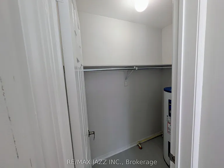 770 King St E #202 — Photo 6