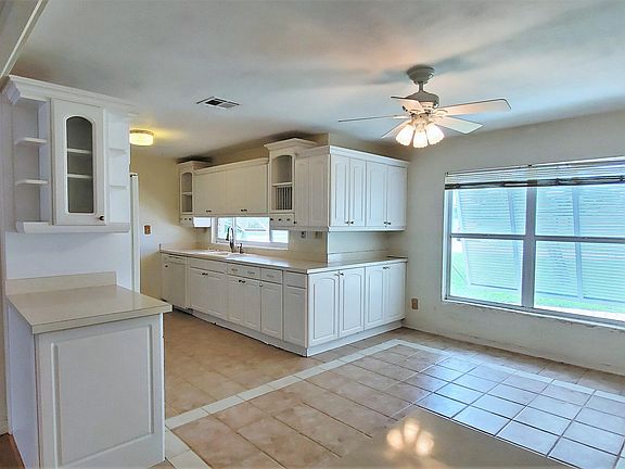 5th image of 30 Bougainvillea Dr