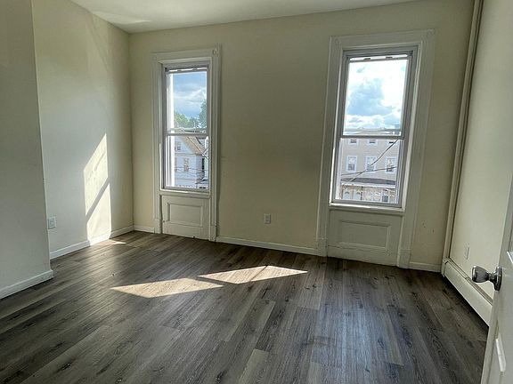 5th image of 116 Atlantic St Floor 2