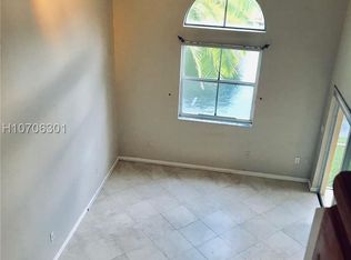 1470 N Trafalgar Cir, Hollywood, FL 33020