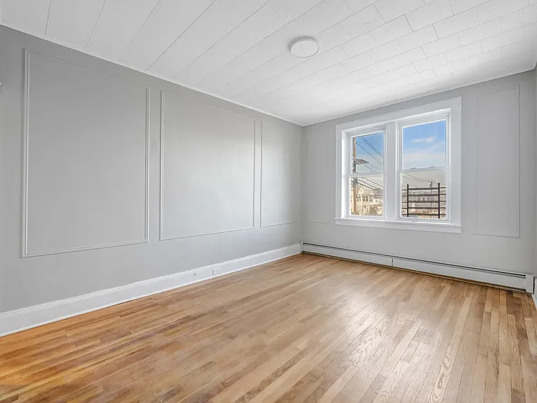102 Genessee Ave — Photo 9