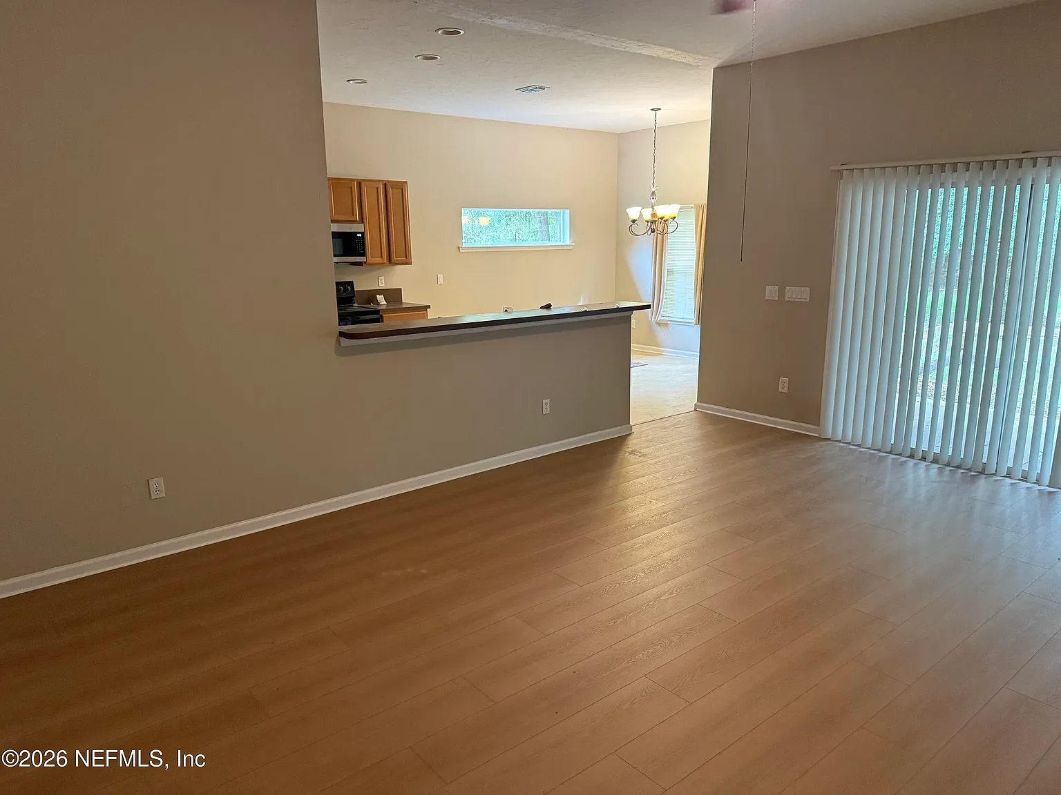 3 bed, 2.0 bath, 1606 sqft, $1,950 — Photo 3