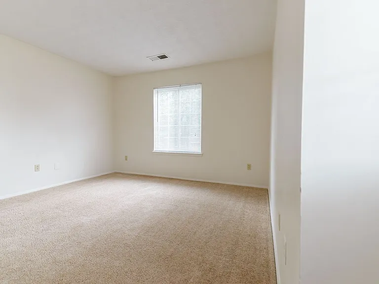 Windsor Gardens Apartments — Photo 92