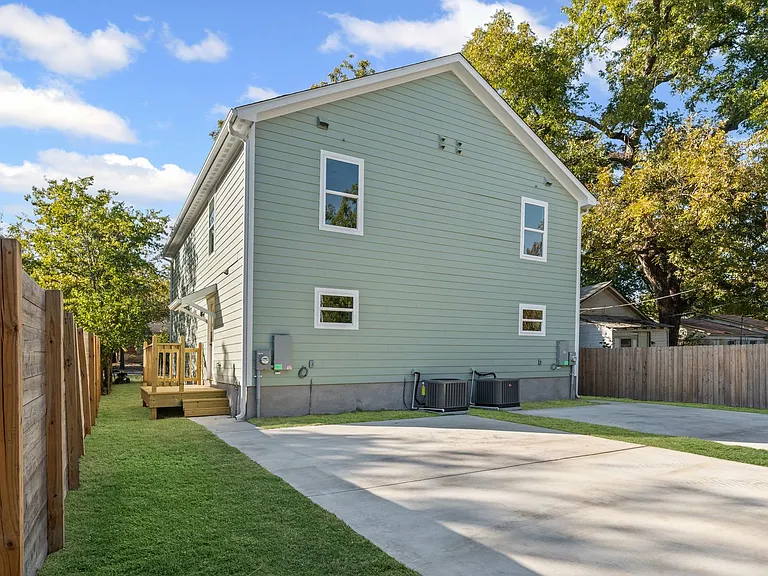 1407 S 5th St — Photo 24