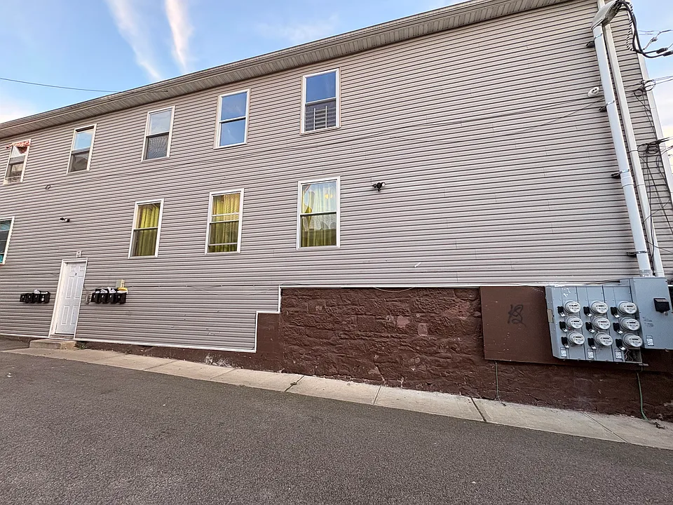 61 Madison St #2