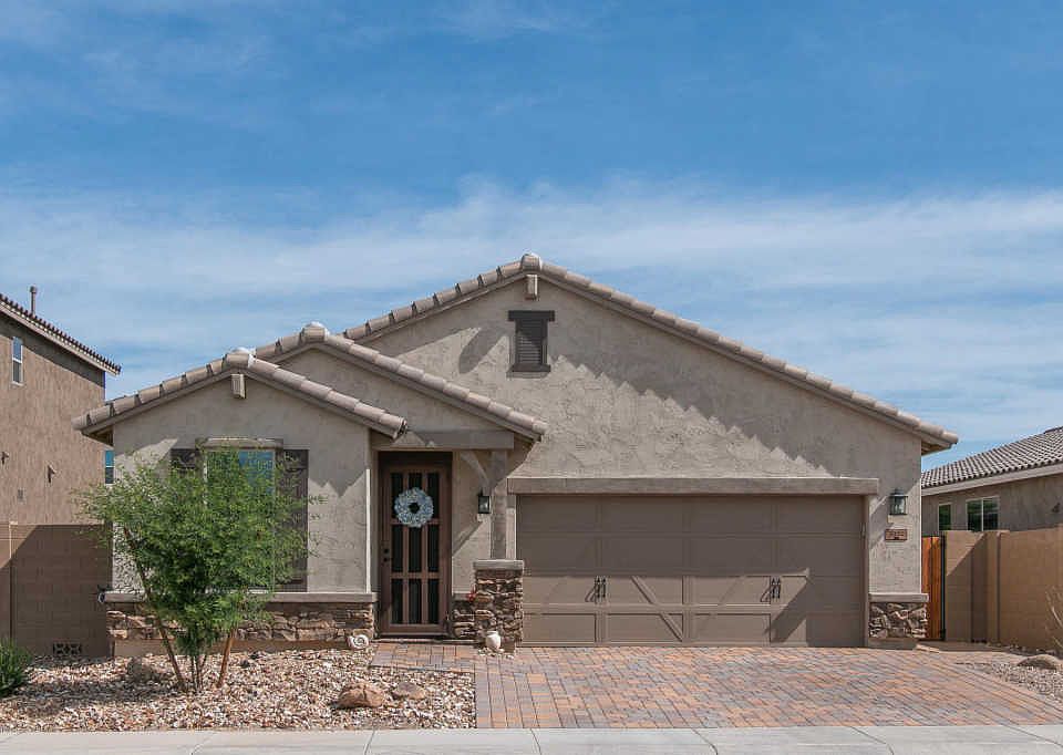1st image of 3052 W Thorn Tree Dr