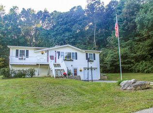 24 Blais Rd, Uncasville, CT 06382