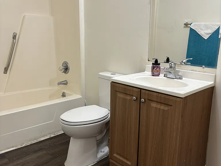 1122 Southwood Dr #4 — Photo 13