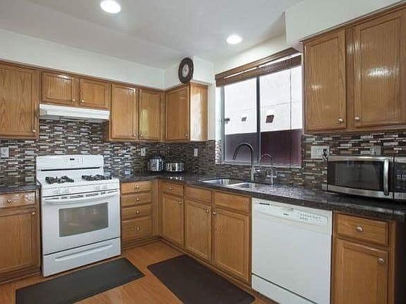 2nd image of 1575 Sawgrass Dr