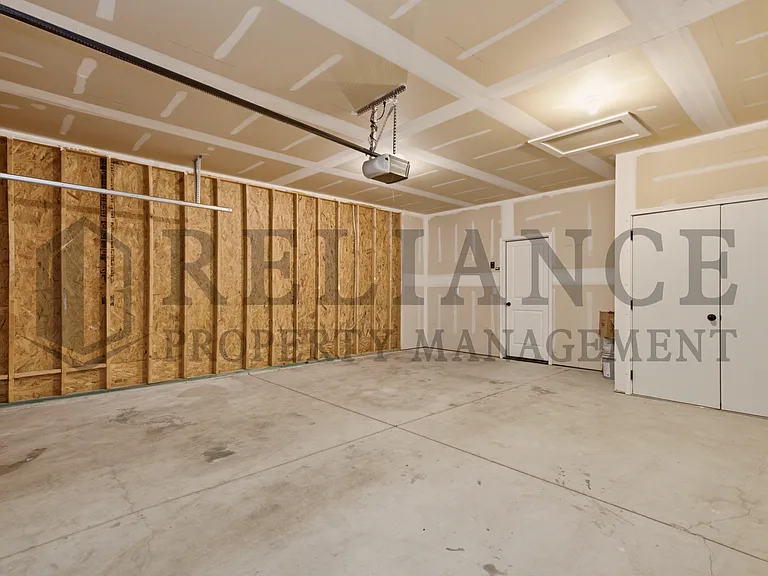 220 W May St — Photo 37