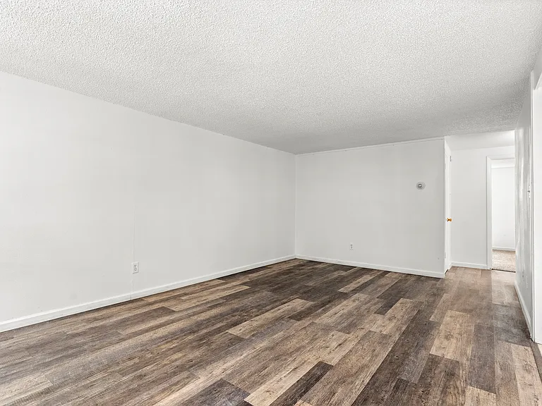 Mohawk Green Apartments — Photo 48