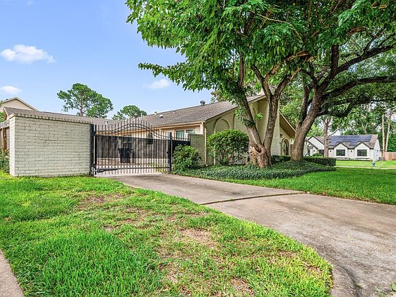3rd image of 2227 Parana Dr