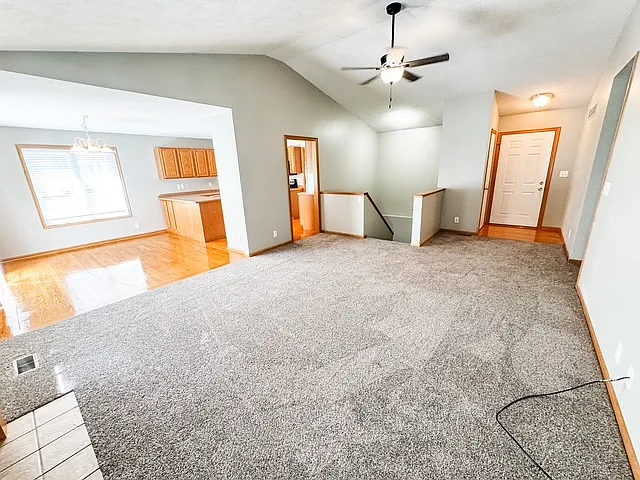 4 bed, 2700 sqft, $2,395 — Photo 3