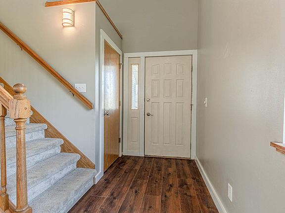 3rd image of 124 Lakewood Ter