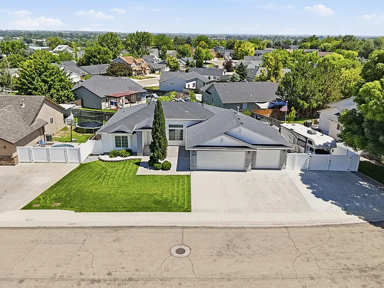 514 W Palmer Dr — Photo 2