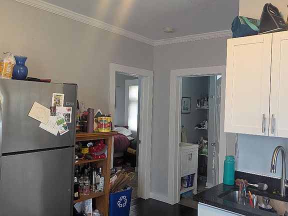 4th image of 32 Hickory St #1