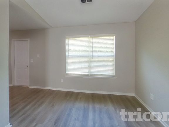 3rd image of 7 Glassglenn Dr