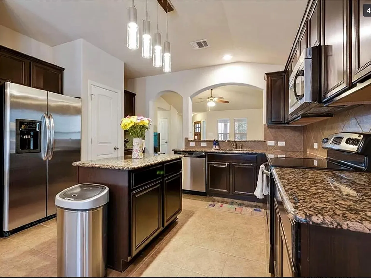 3 bed, 2.0 bath, 1313 sqft, $1,850 — Photo 4