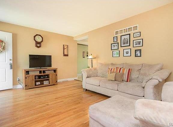 5th image of 1400 Swan Dr