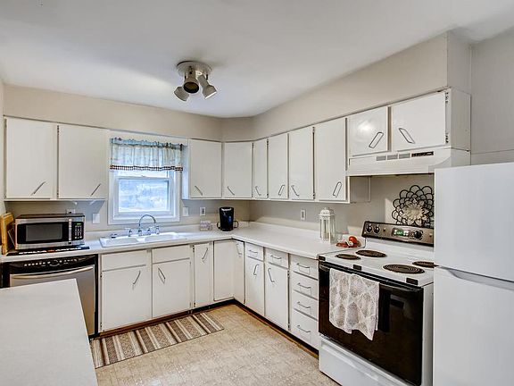 4th image of 112 Homer St