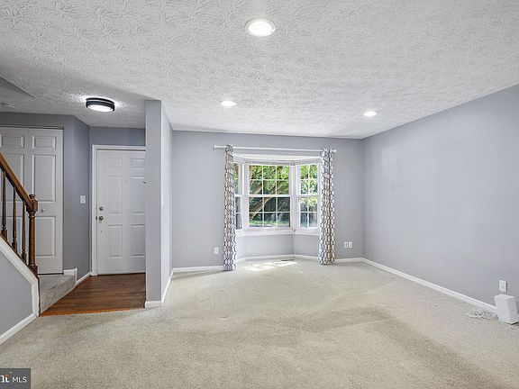4th image of 842 Ellicott Dr