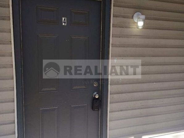 32 Mary St #4