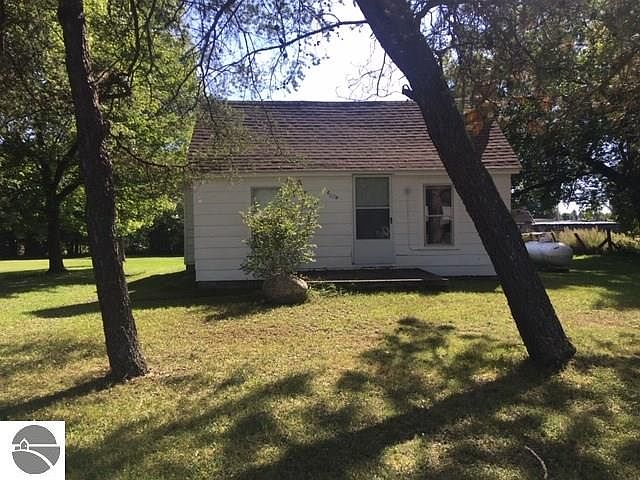 1st image of 4670 E North St