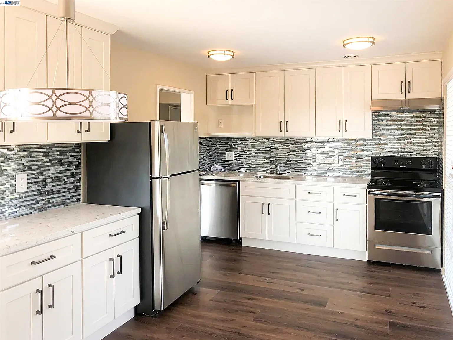 2 bed, 1000 sqft, $3,300 — Photo 4