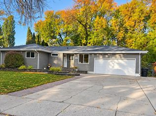 2812 Chestnut St, Grand Forks, ND 58201