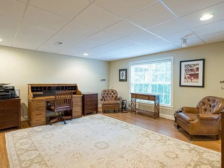 68 Charles Ct — Photo 23