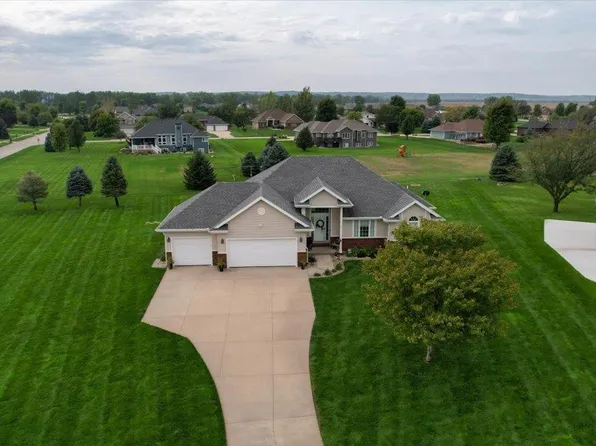 302 Fieldstone Ct, Jefferson, SD 57038