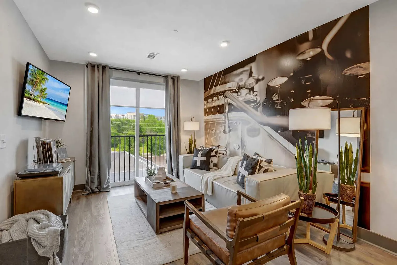 3 bed, 2.0 bath, 1194 sqft, $8,346 — Photo 1