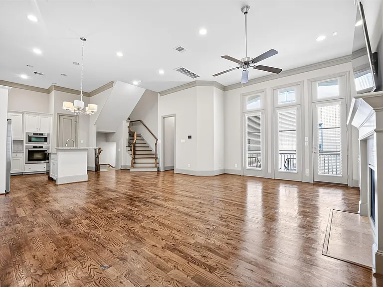 308 W Bell St — Photo 31