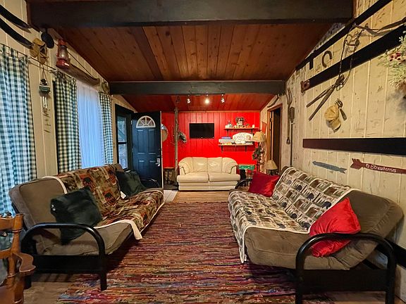 4th image of 19361 Pinecrest Cir W