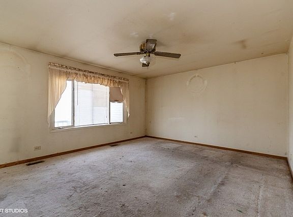 3rd image of 9 Danbury Ct