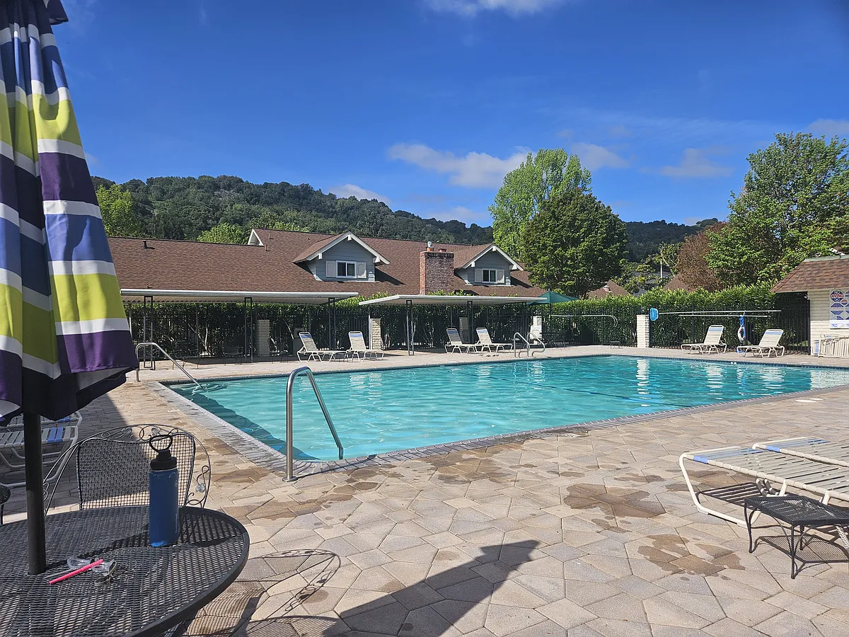 Building Photo - Miramonte Dr